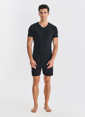 Dvejų juodos spalvos T marškinėlių su V iškirpte pakuotė