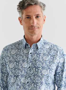 Marškiniai gėlių raštu tamsiai mėlyname fone