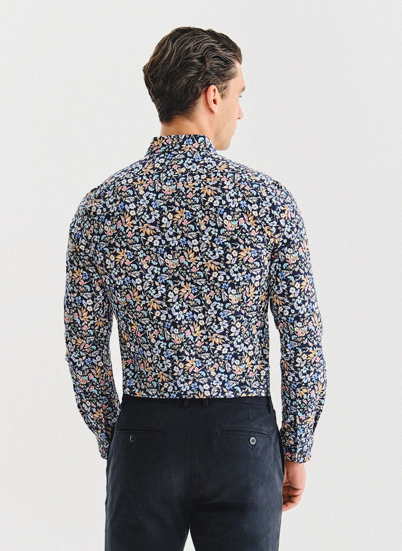 Tamsiai mėlyni gėlėti marškiniai