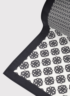 Juoda raštuota kišeninė nosinaitė