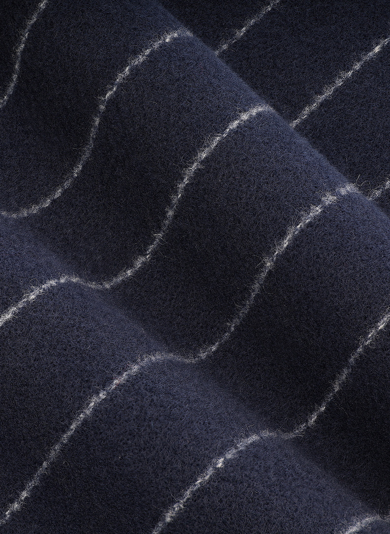 Tamsiai mėlynas šalikas juostelėmis