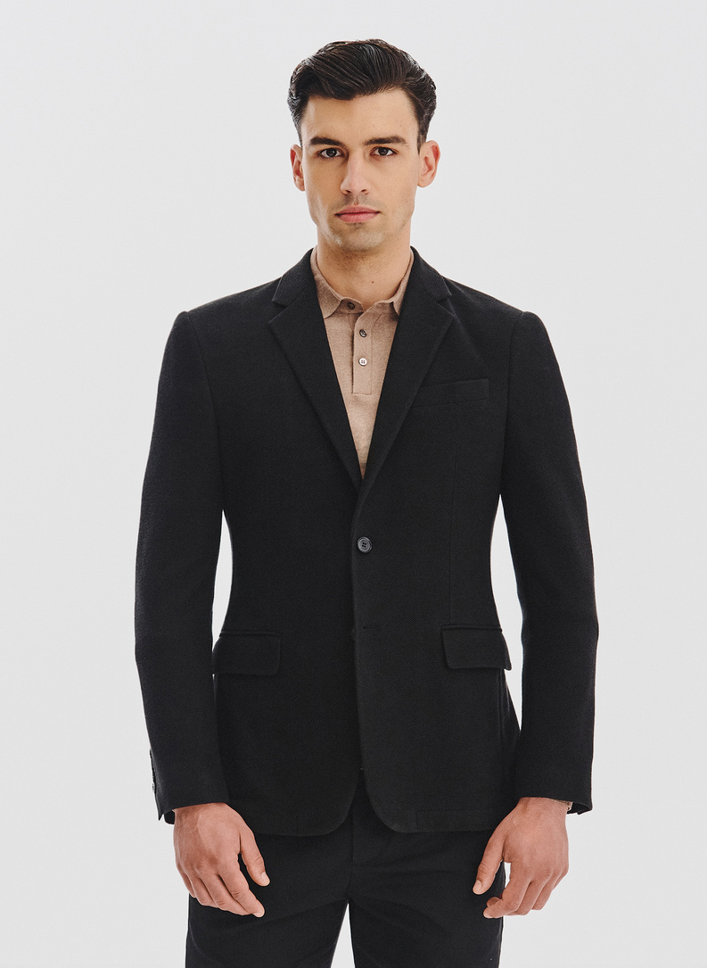 Juodas trikotažinis švarkas