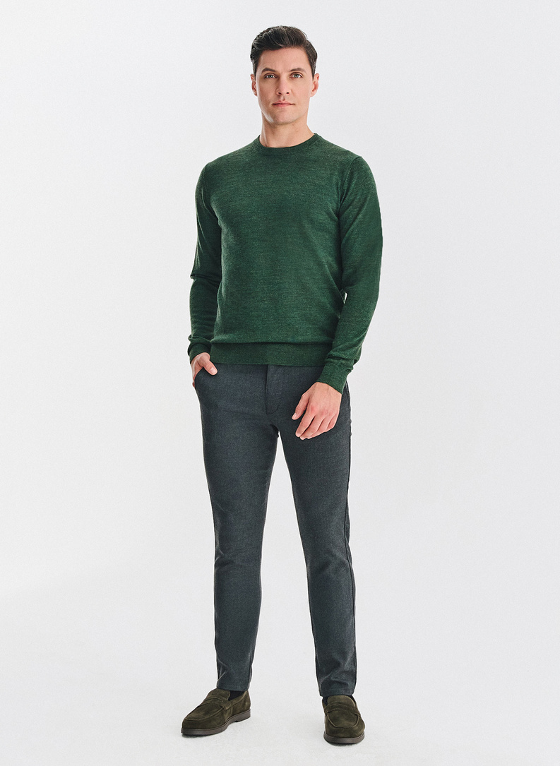 Žalias vyriškas megztinis su vilna