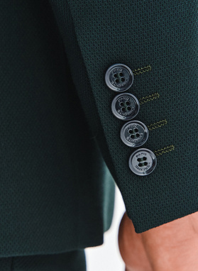 Žalias vyriškas kostiumas