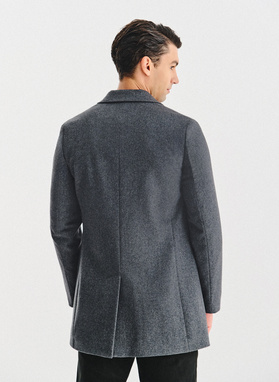 Pilkas lietpaltis su vilna