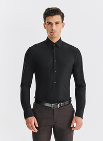 Juodi vyriški marškiniai