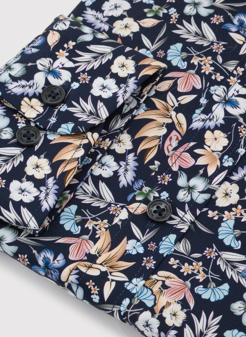 Tamsiai mėlyni gėlėti marškiniai