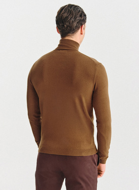 Rusvas vyriškas golfas be raštų