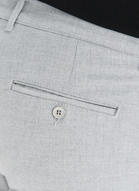 Pilkos vyriškos kelnės