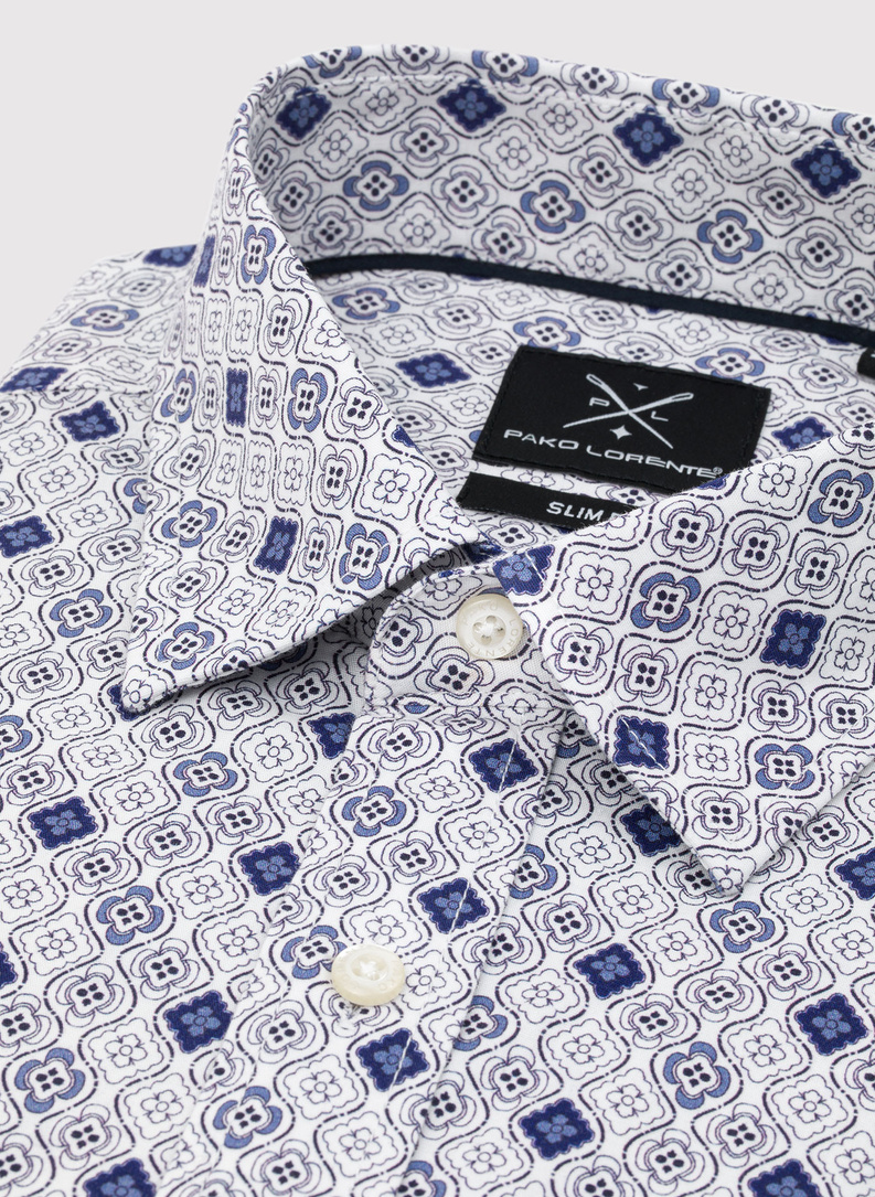 Baltos spalvos vyriški marškiniai tamsiai mėlynu raštu