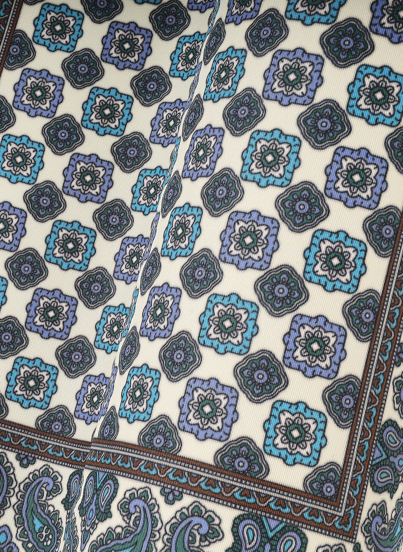 Smėlinė kišeninė nosinaitė geometriniu raštu