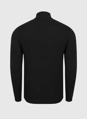 Juodas vyriškas pusgolfis be raštų