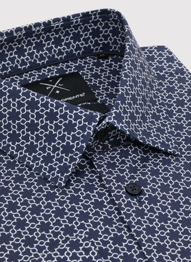 Tamsiai mėlyni vyriški marškiniai baltu raštu