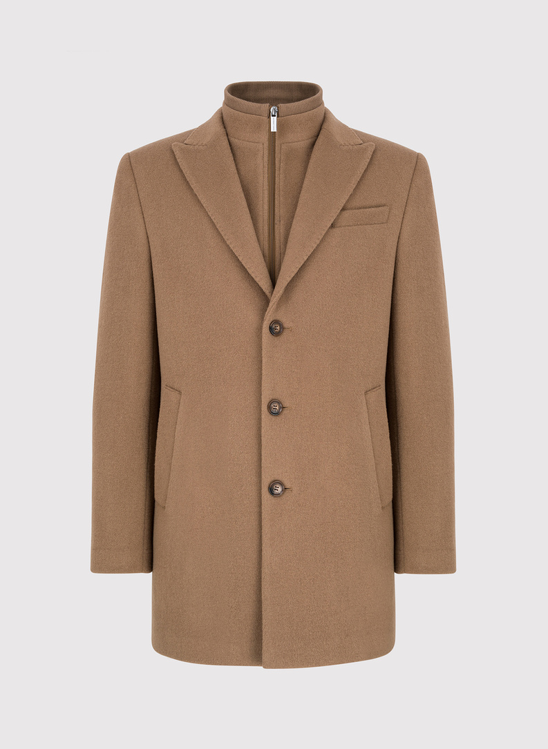 Rusvas vyriškas lietpaltis su nusegama stačia apykakle