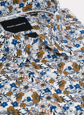 Balti gėlėti marškiniai