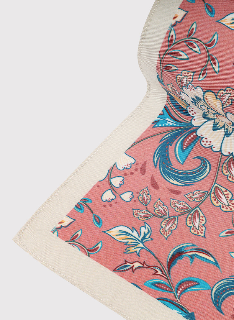 Rožinė kišeninė nosinaitė gėlių raštu