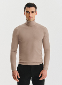 Smėlinis vyriškas golfas be raštų