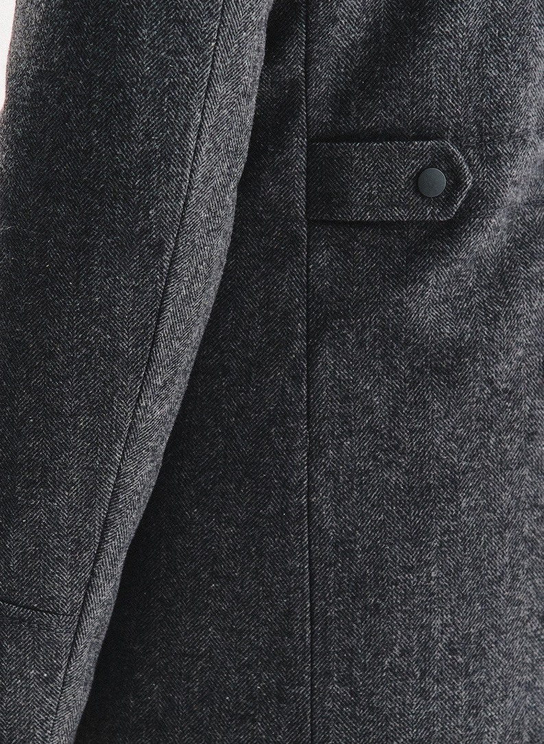 Sagomis sagstomas pilkas lietpaltis