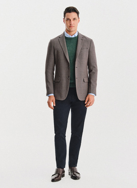 Vilnonis švarkas smulkiais langeliais