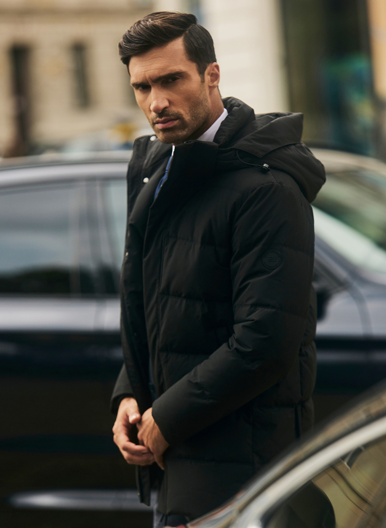 Juoda pūkinė vyriška striukė