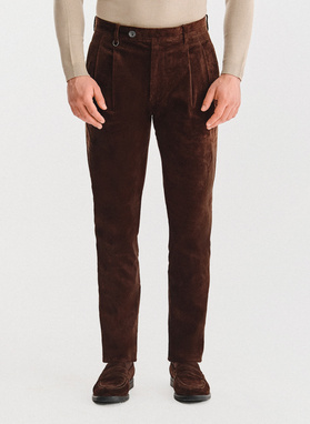 Rudos kelnės su klostėmis