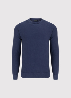 Vyriškas megztinis su O formos iškirpte