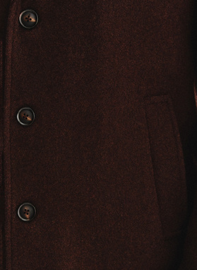 Rudas vyriškas lietpaltis su nusegama apykakle