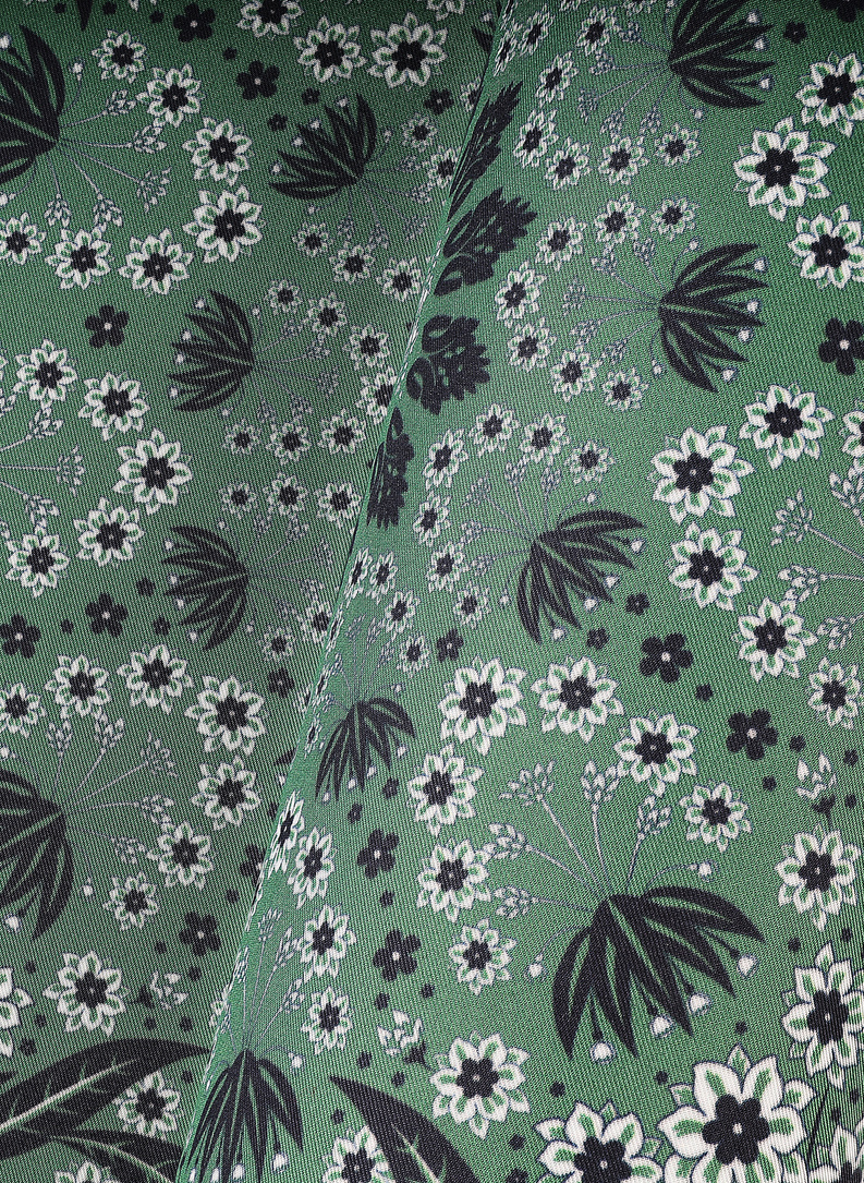 Žalia kišeninė nosinaitė gėlių raštu