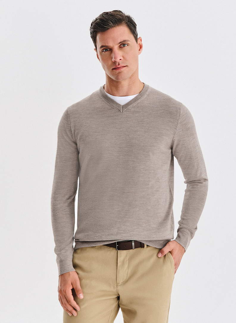 Smėlinės spalvos vilnonis megztinis