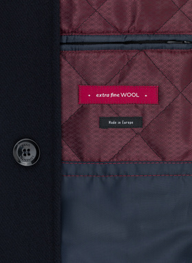 Tamsiai mėlynas vyriškas lietpaltis dviguba apykakle