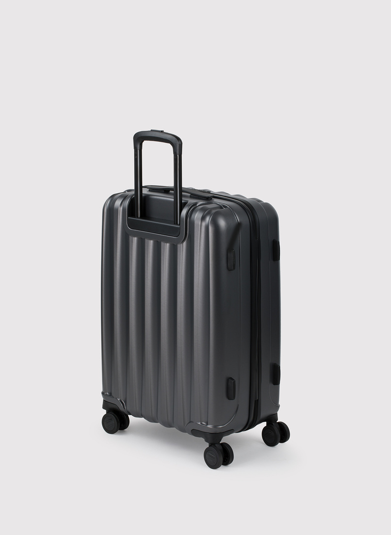 Vidutinis tamsiai pilkas lagaminas su grioveliais