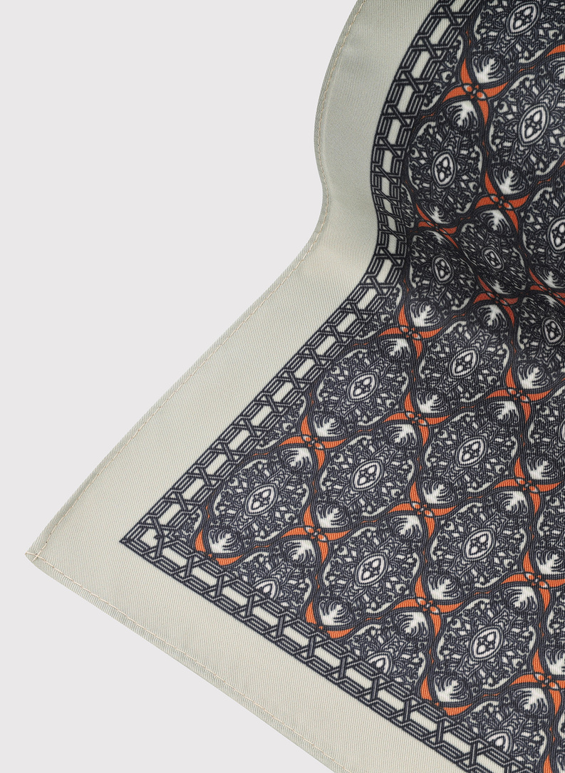 Pilka kišeninė nosinaitė geometriniu raštu