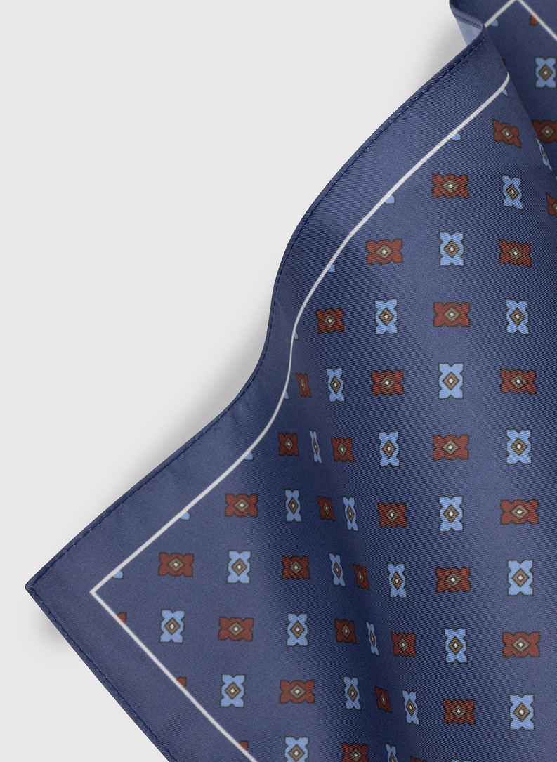 Tamsiai mėlyna vyriška kišeninė nosinaitė spalvotu mikroraštu