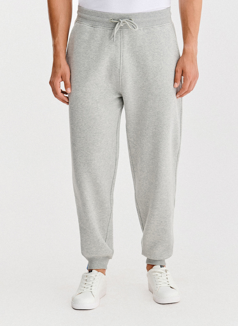 Pilkos spalvos treninginės kelnės