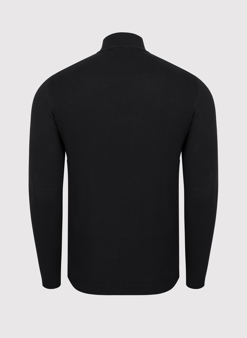 Juodas vyriškas pusgolfis be raštų