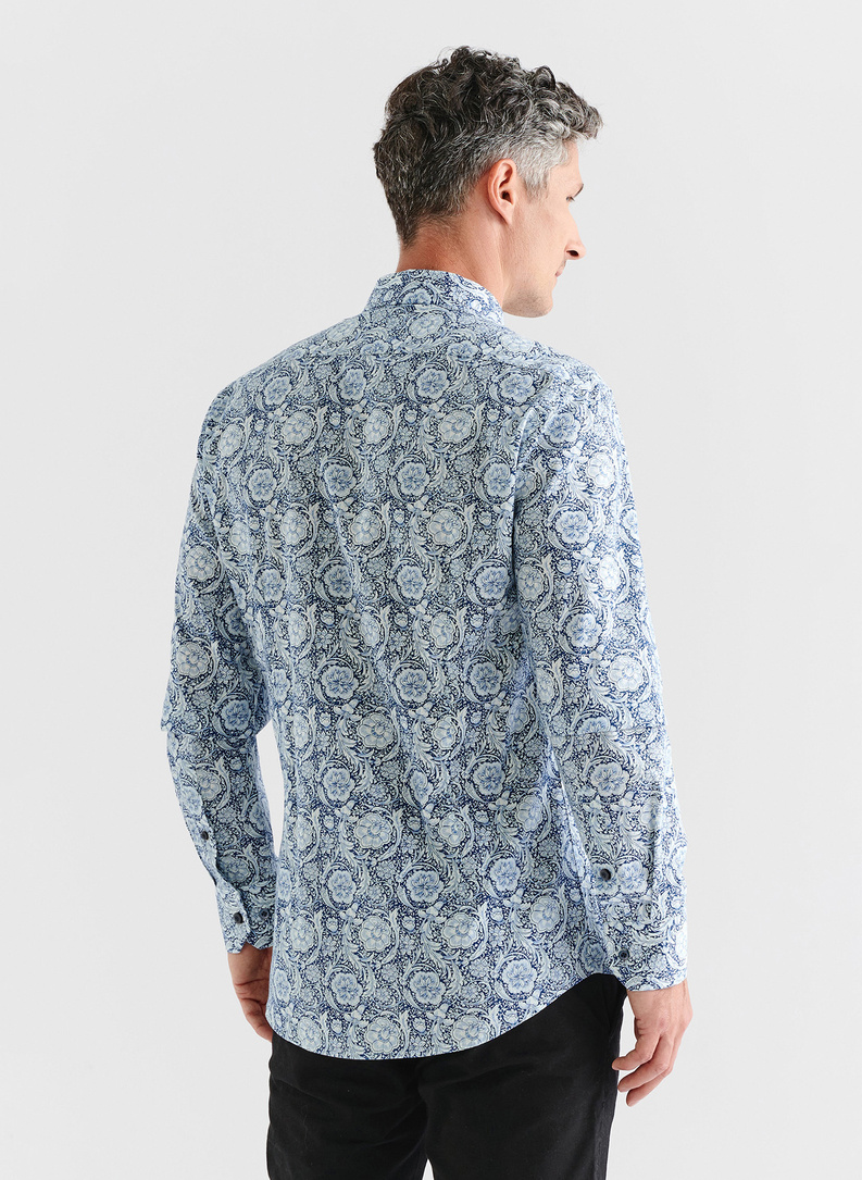 Marškiniai gėlių raštu tamsiai mėlyname fone