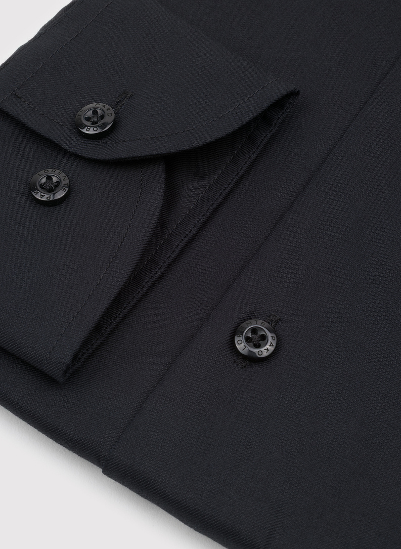 Juodi vyriški marškiniai