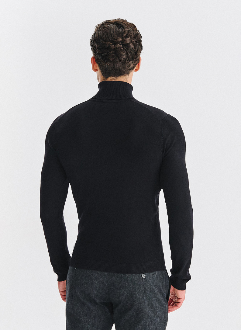 Juodos spalvos vyriškas golfas