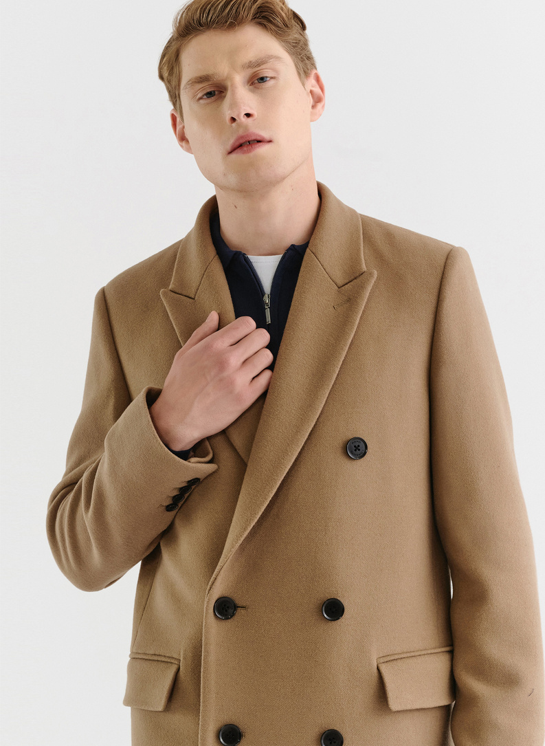 Smėlio spalvos dvieilis vyriškas lietpaltis