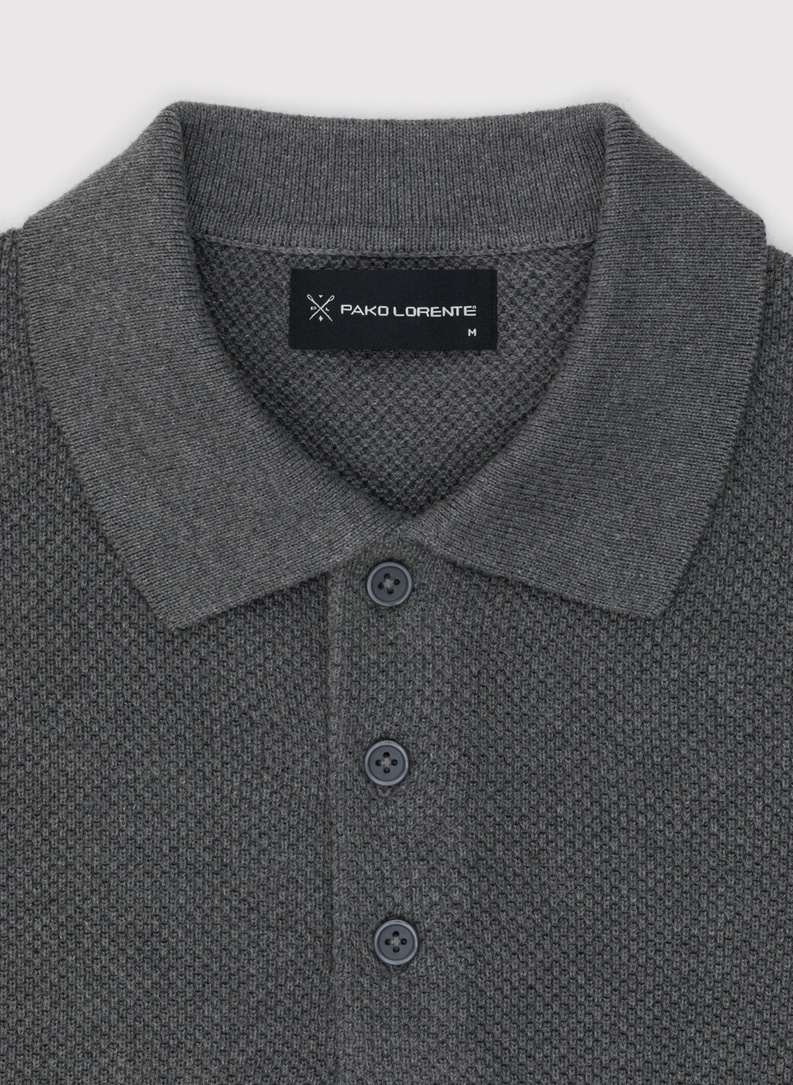 Pilkas vyriškas megztinis su apykakle
