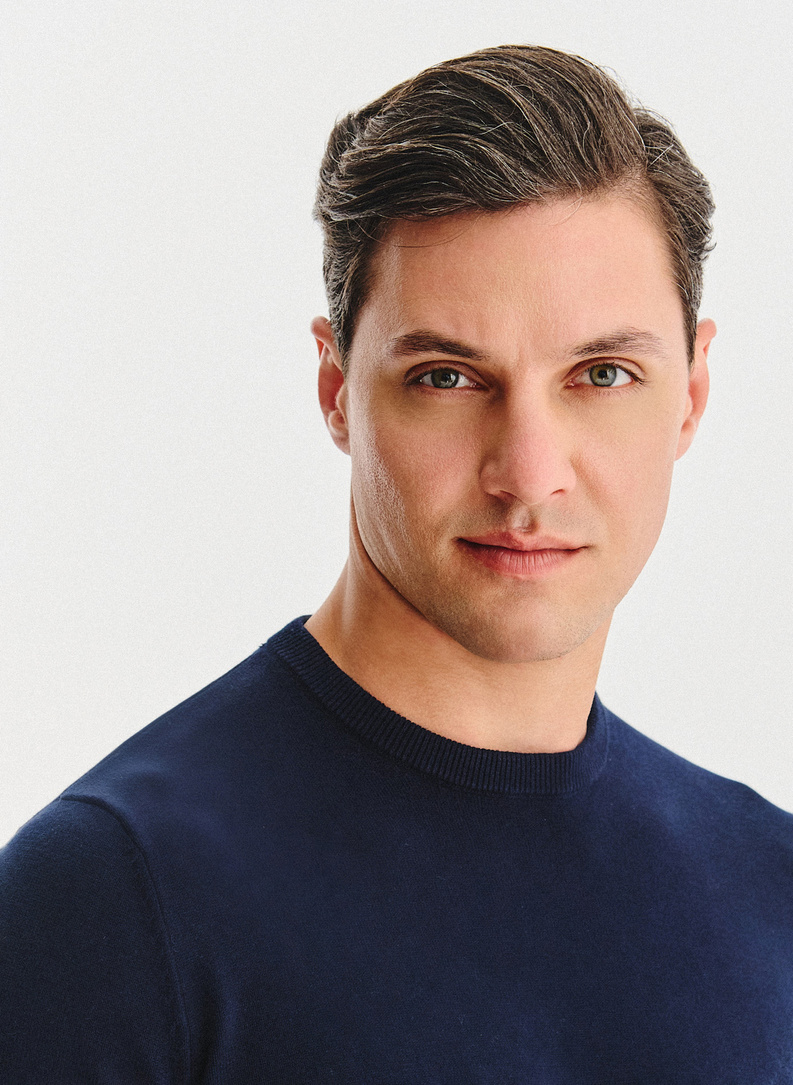 Tamsiai mėlynas medvilninis megztinis su kašmyru