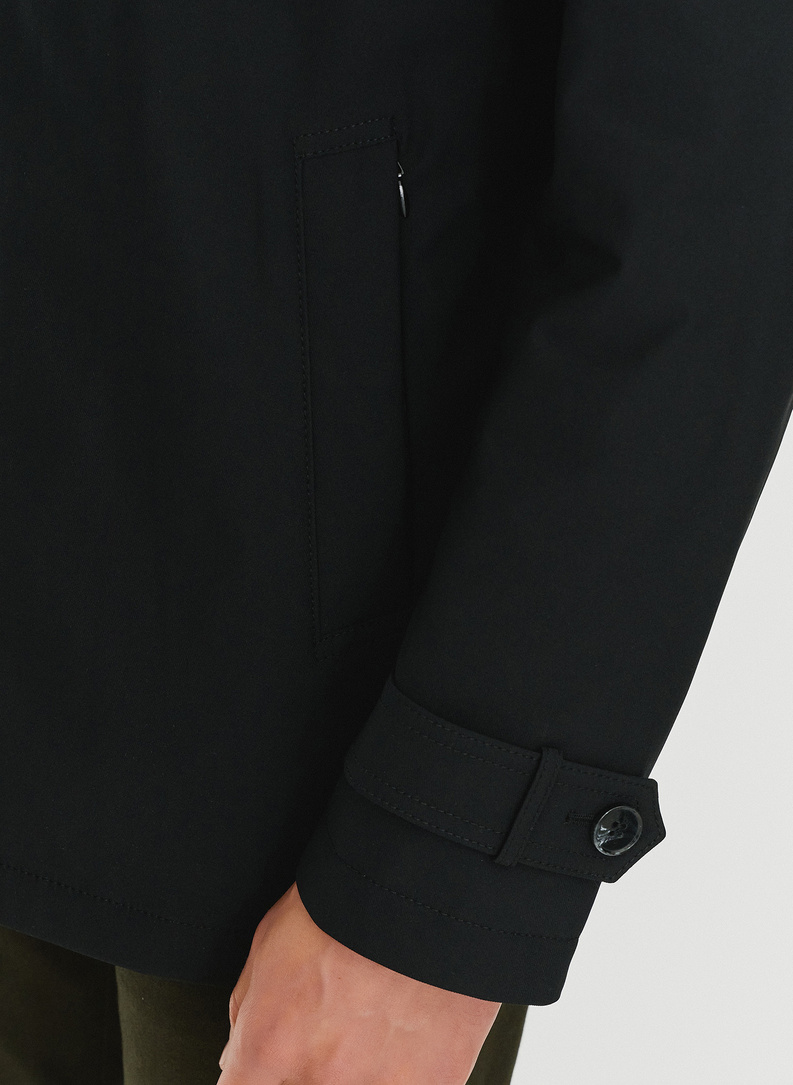 Juodos spalvos demisezoninis vyriškas lietpaltis