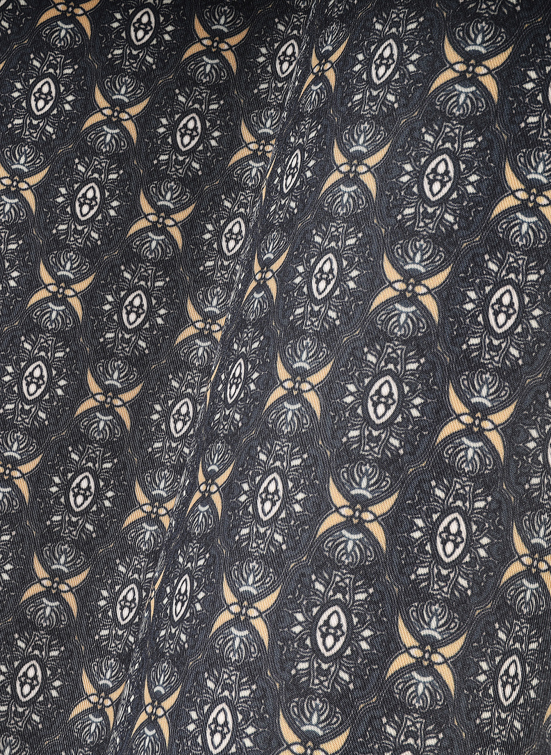 Tamsiai pilka kišeninė nosinaitė geometriniu raštu