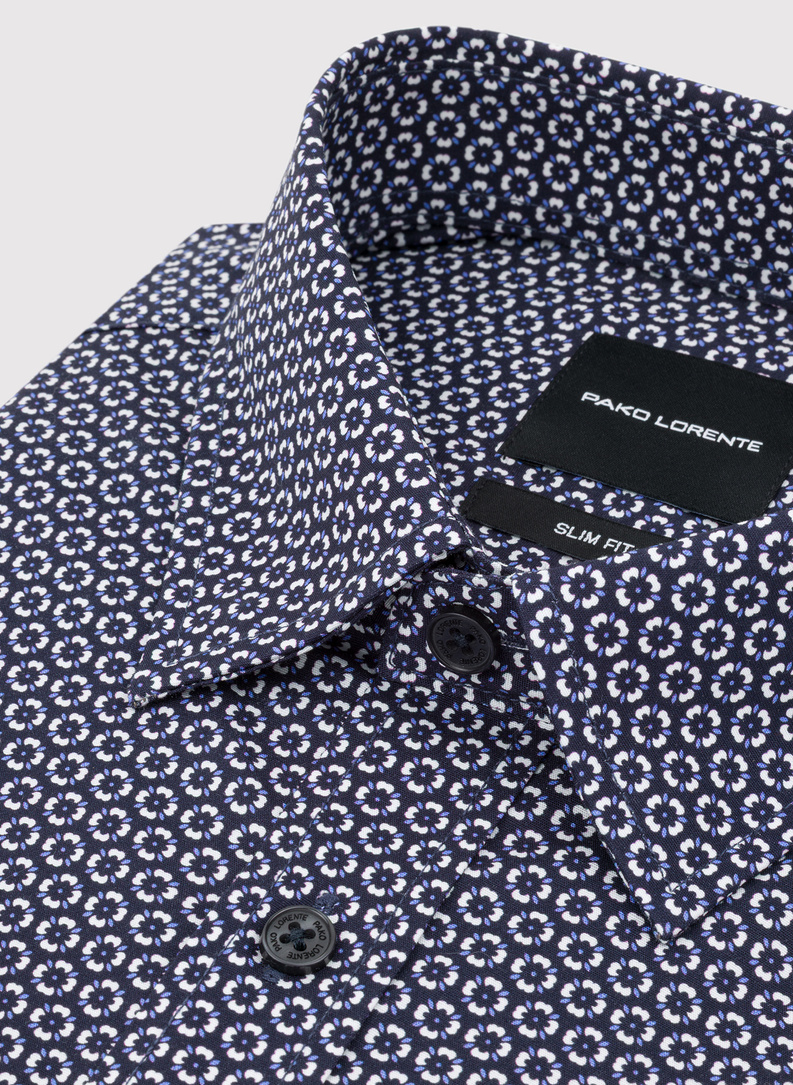 Tamsiai mėlyni gėlėti marškiniai