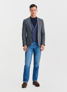 Tamsiai mėlynas švarkas smulkiais langeliais