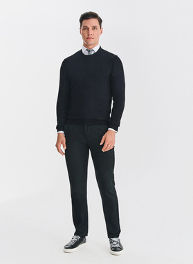 Juodas vyriškas megztinis