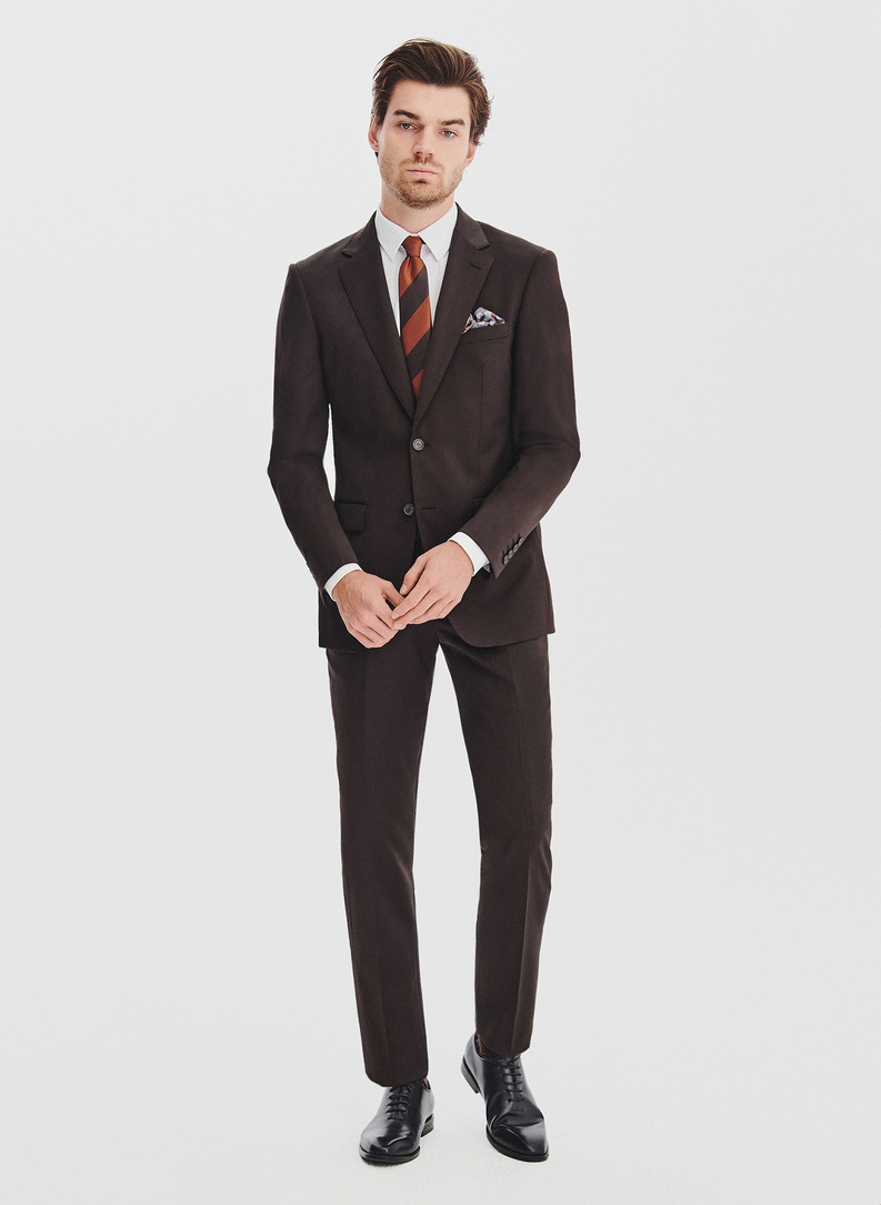 Rudas kostiuminis švarkas