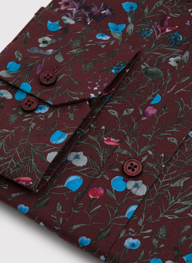 Tamsiai raudoni gėlėti marškiniai