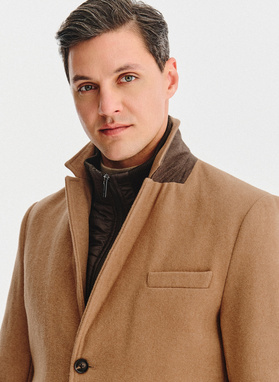 Smėlinis vyriškas lietpaltis su nusegama apykakle