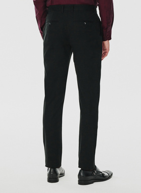 Juodos spalvos vyriškos kelnės be raštų